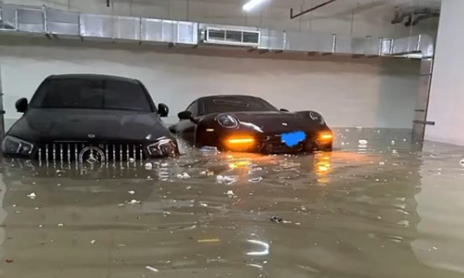 Nhiều xe sang ngập nước trong cơn lũ lịch sử ở Dubai, UAE
