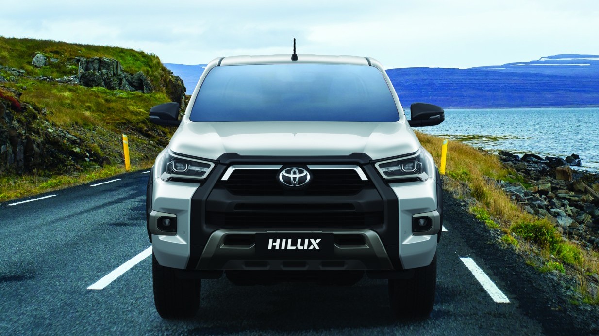 Doanh số Toyota Hilux gấp đôi Mitsubishi Triton dù mới bán từ nửa cuối tháng 5/2024
