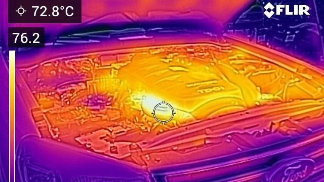 Bộ ảnh cực lạ chụp xe bằng camera cảm biến nhiệt, thể hiện sức nóng của từng chi tiết