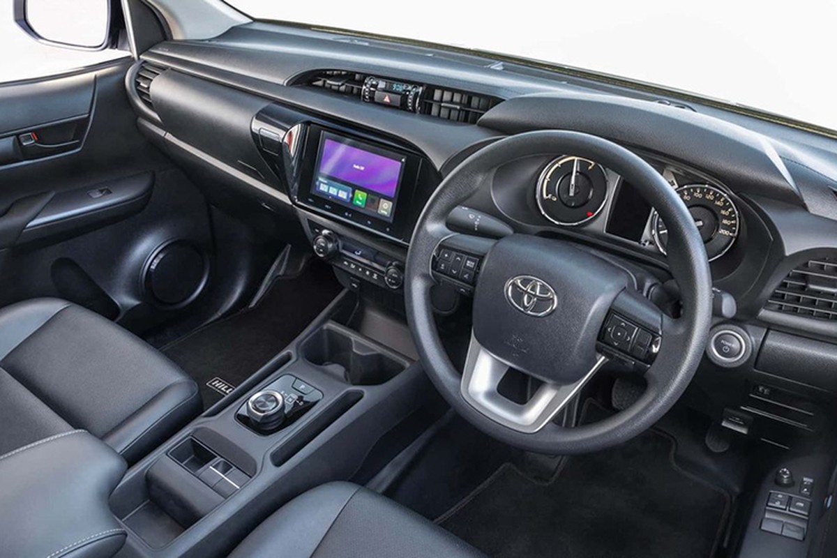 Toyota HiLux chạy điện bán ra năm sau có diện mạo như thế nào?