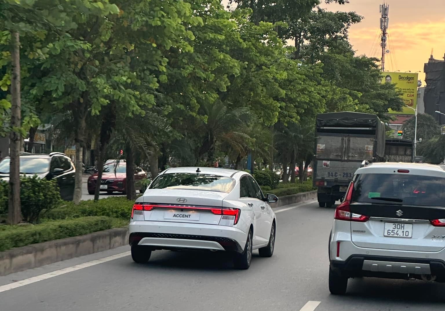 Ngoại hình Hyundai Accent thế hệ mới gây tranh cãi sau khi lộ diện trên đường phố Việt Nam