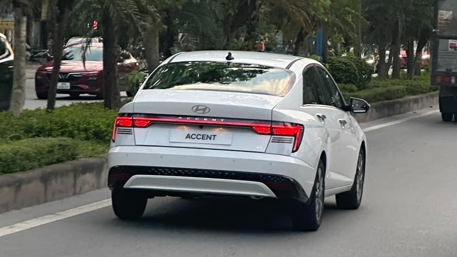 Hyundai Accent thế hệ mới gây tranh cãi về ngoài hình sau khi lộ diện trên đường phố Việt Nam