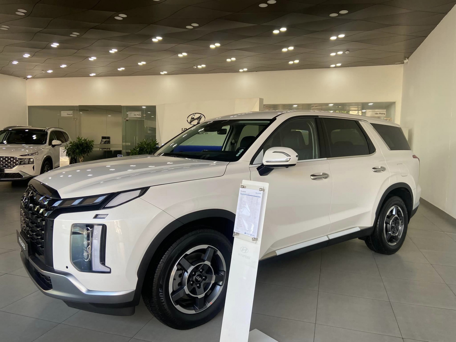 Hyundai Palisade giảm giá 120 triệu đồng với xe VIN 2023