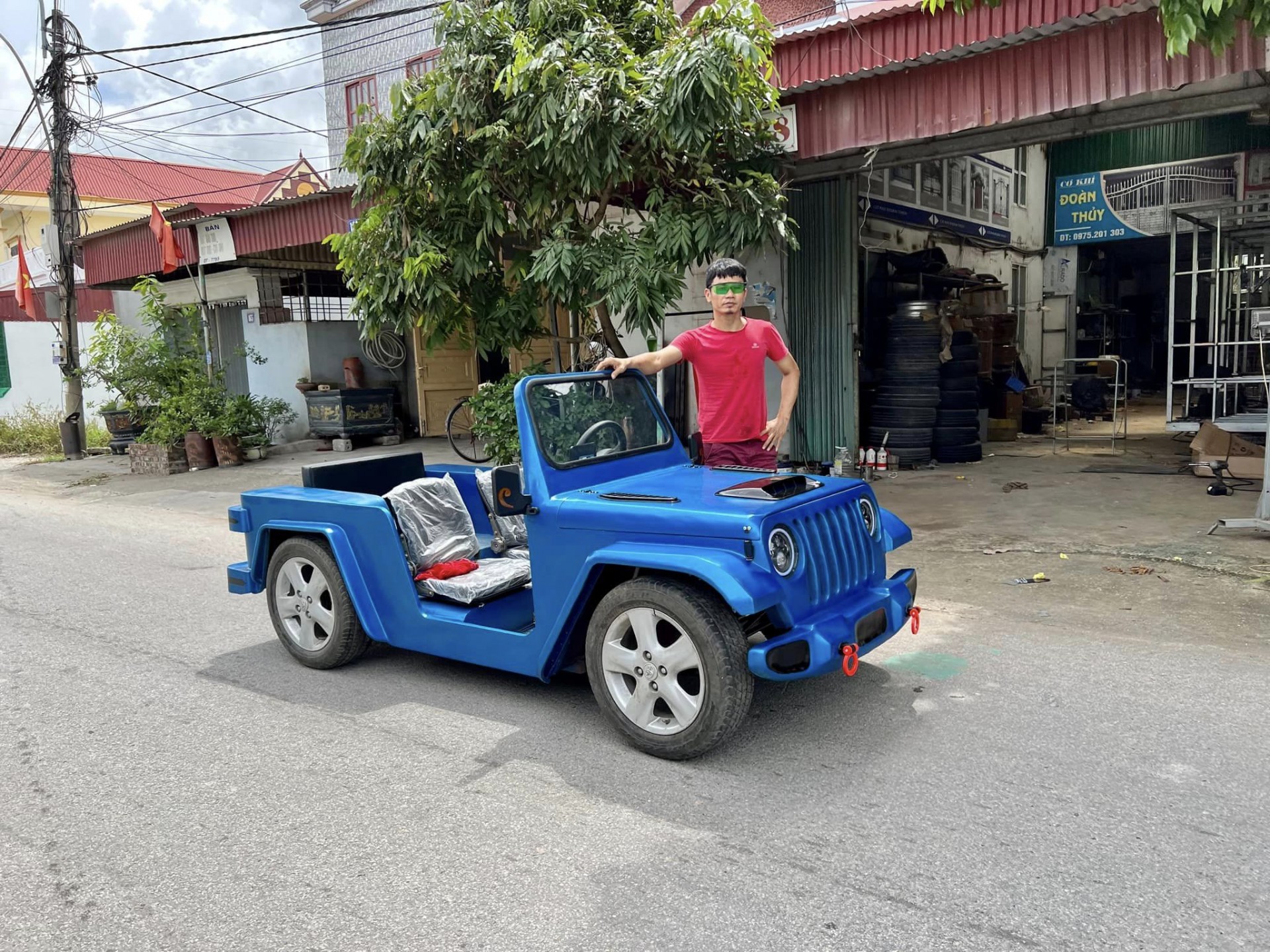 Thợ cơ khí tự sản xuất ô tô chạy điện, giá chỉ vài chục triệu đồng