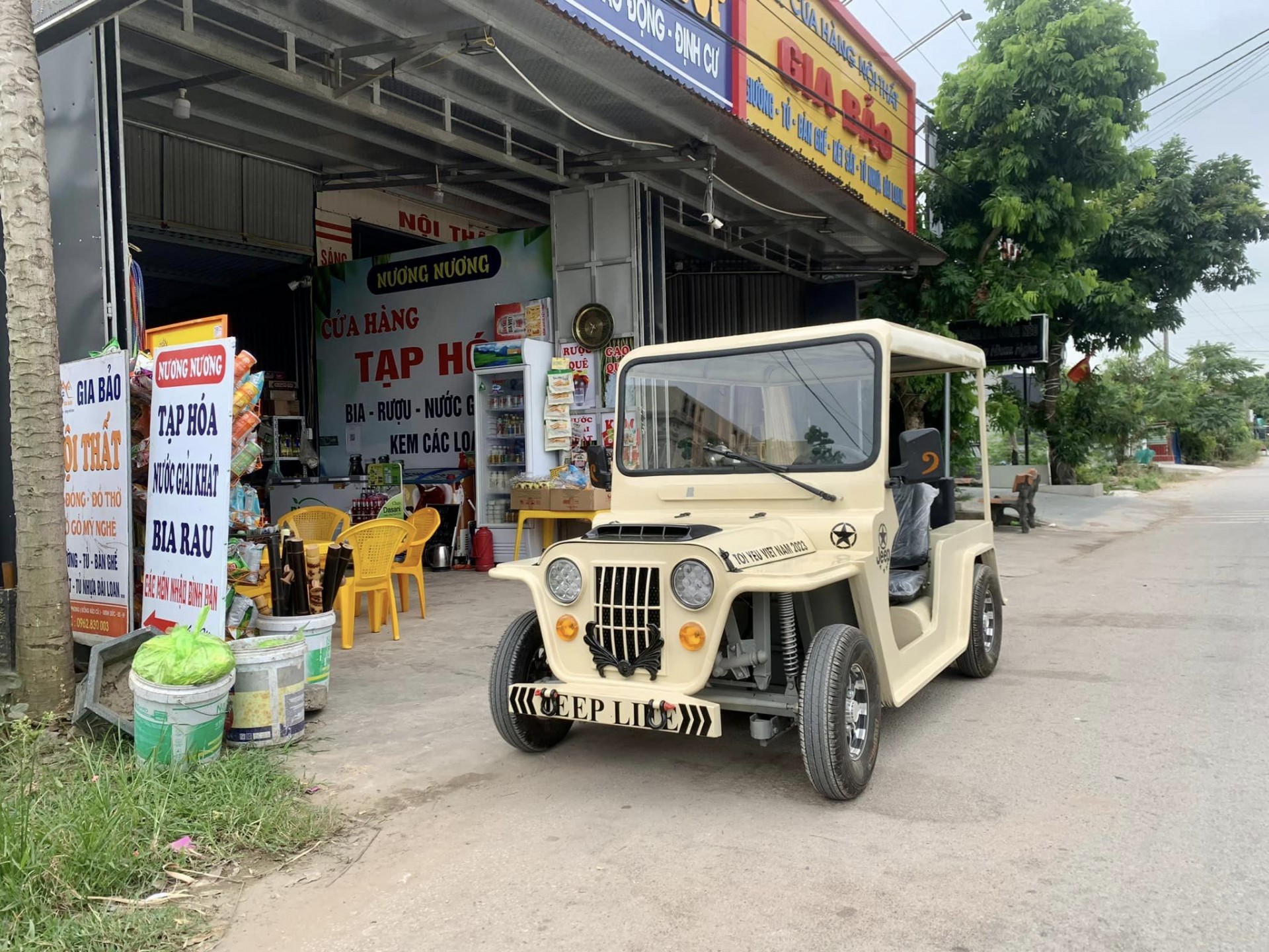 Thợ cơ khí tự sản xuất ô tô chạy điện, giá chỉ vài chục triệu đồng