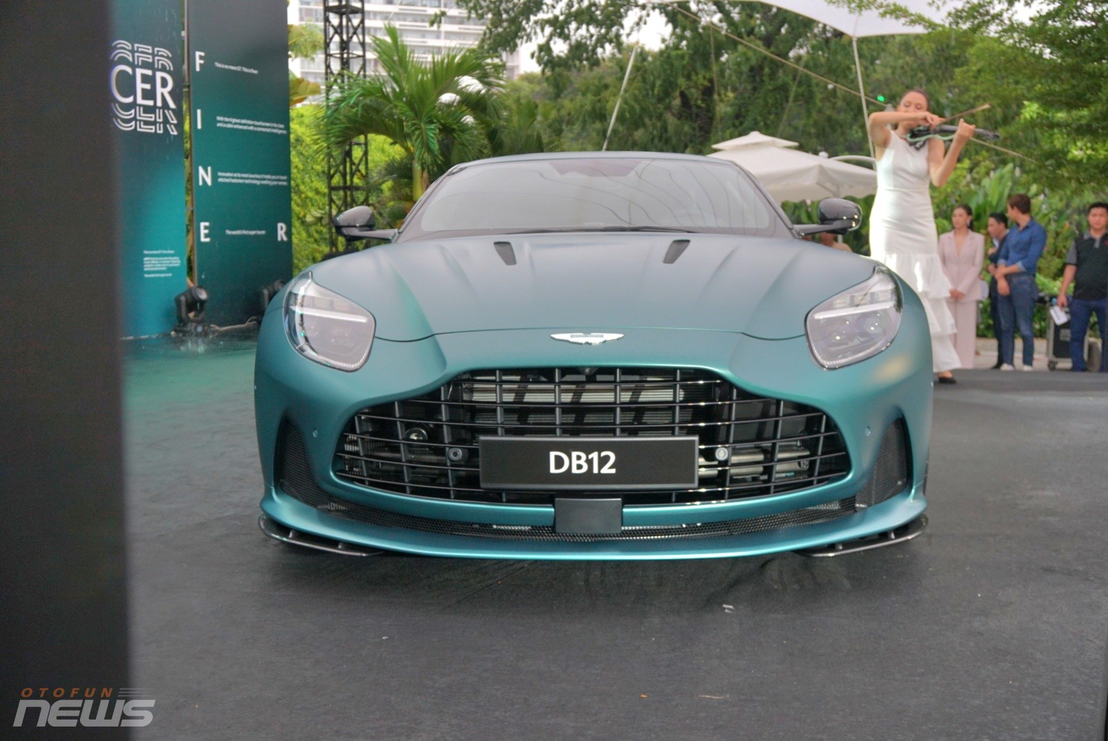 Aston Martin DB12 'chốt' giá từ 19,5 tỷ đồng tại Việt Nam