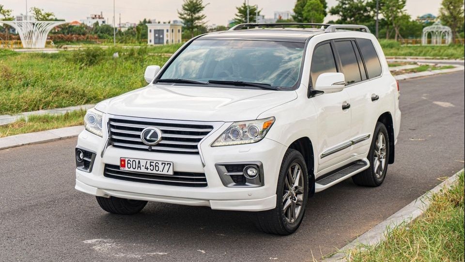 "Chuyên cơ mặt đất" Lexus LX570 2014  sau 10 năm giá bao nhiêu?