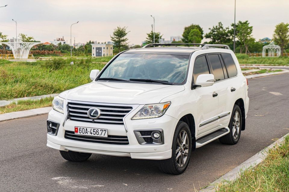 Lexus LX570 2014: "Chuyên cơ mặt đất" sau 10 năm, giá bao nhiêu?