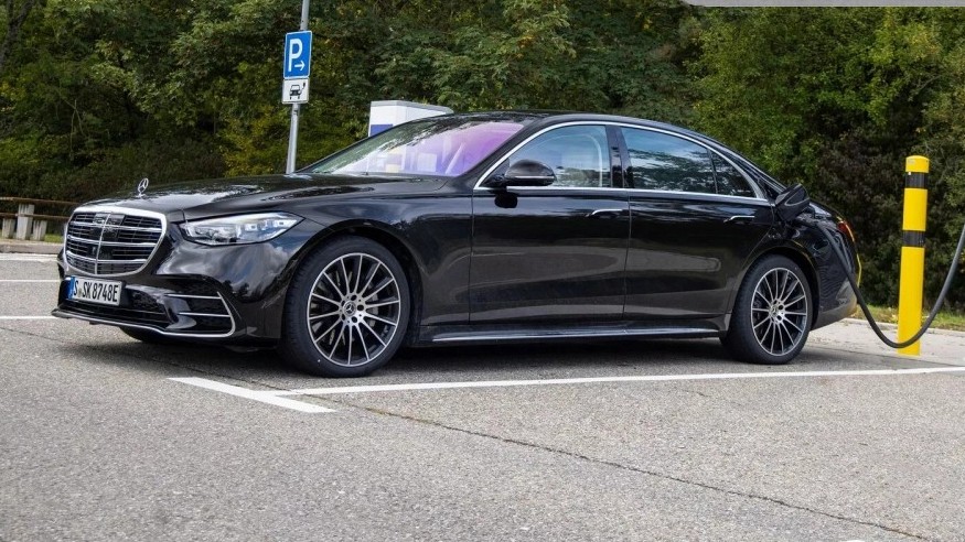 Doanh số xe điện thấp, Mercedes-Benz Việt Nam bán thêm xe hybrid