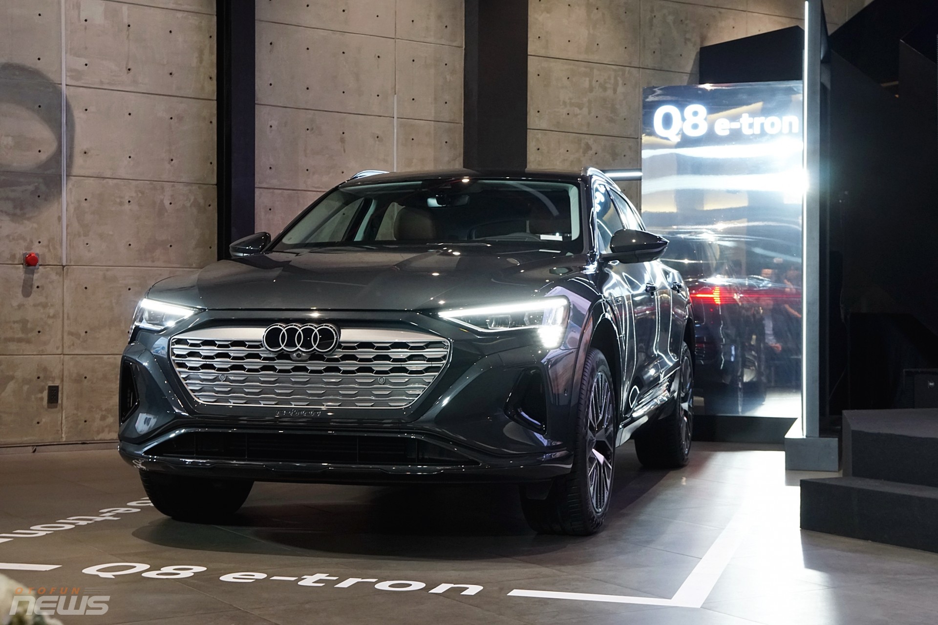 Audi Q8 e-tron ra mắt tại Việt Nam, giá rẻ hơn đối thủ đồng hương