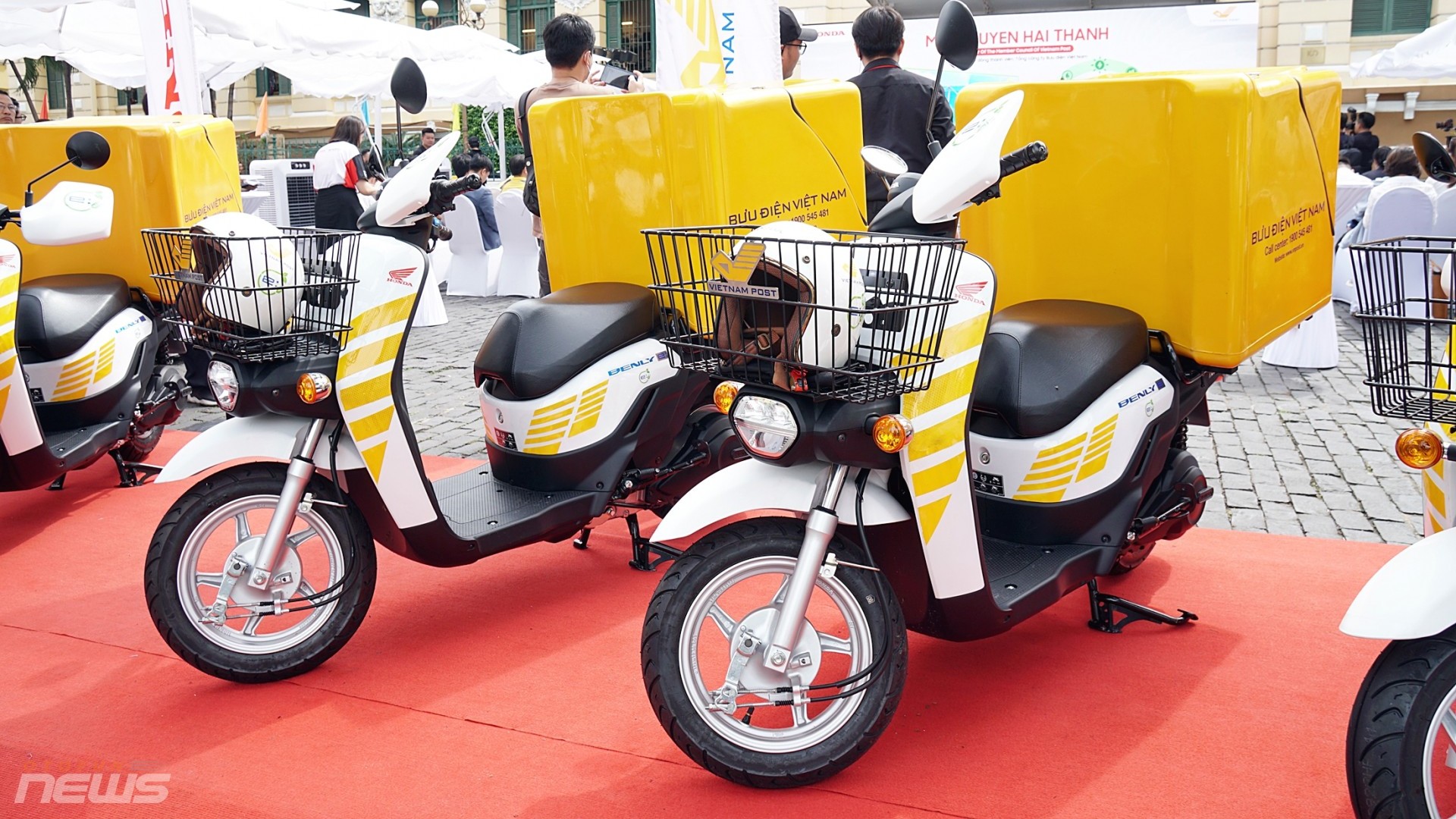 Honda bàn giao thêm 130 xe điện Benly e: cho Bưu điện Việt Nam