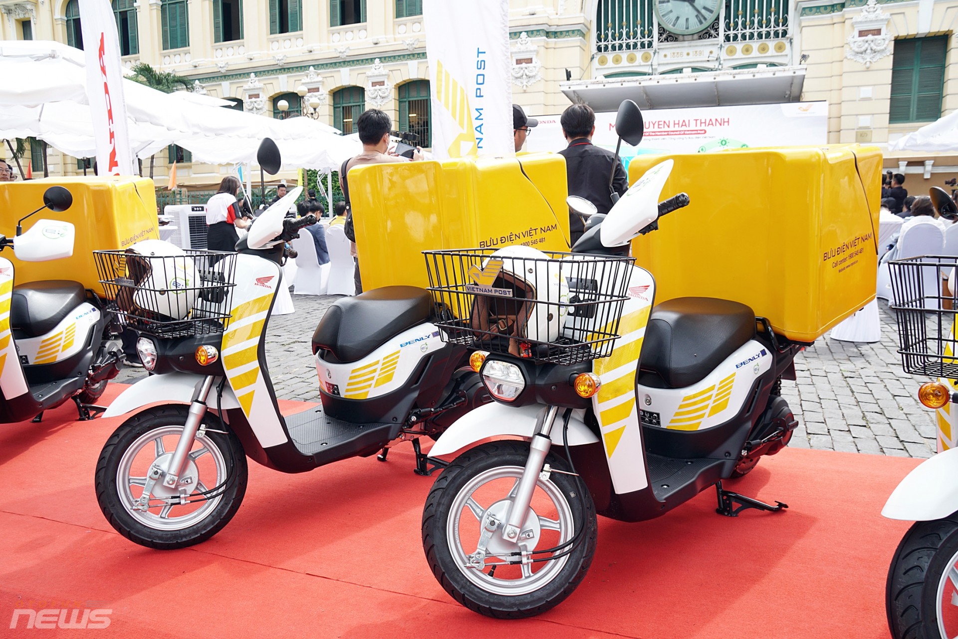 Honda bàn giao thêm 130 xe điện cho Bưu điện Việt Nam