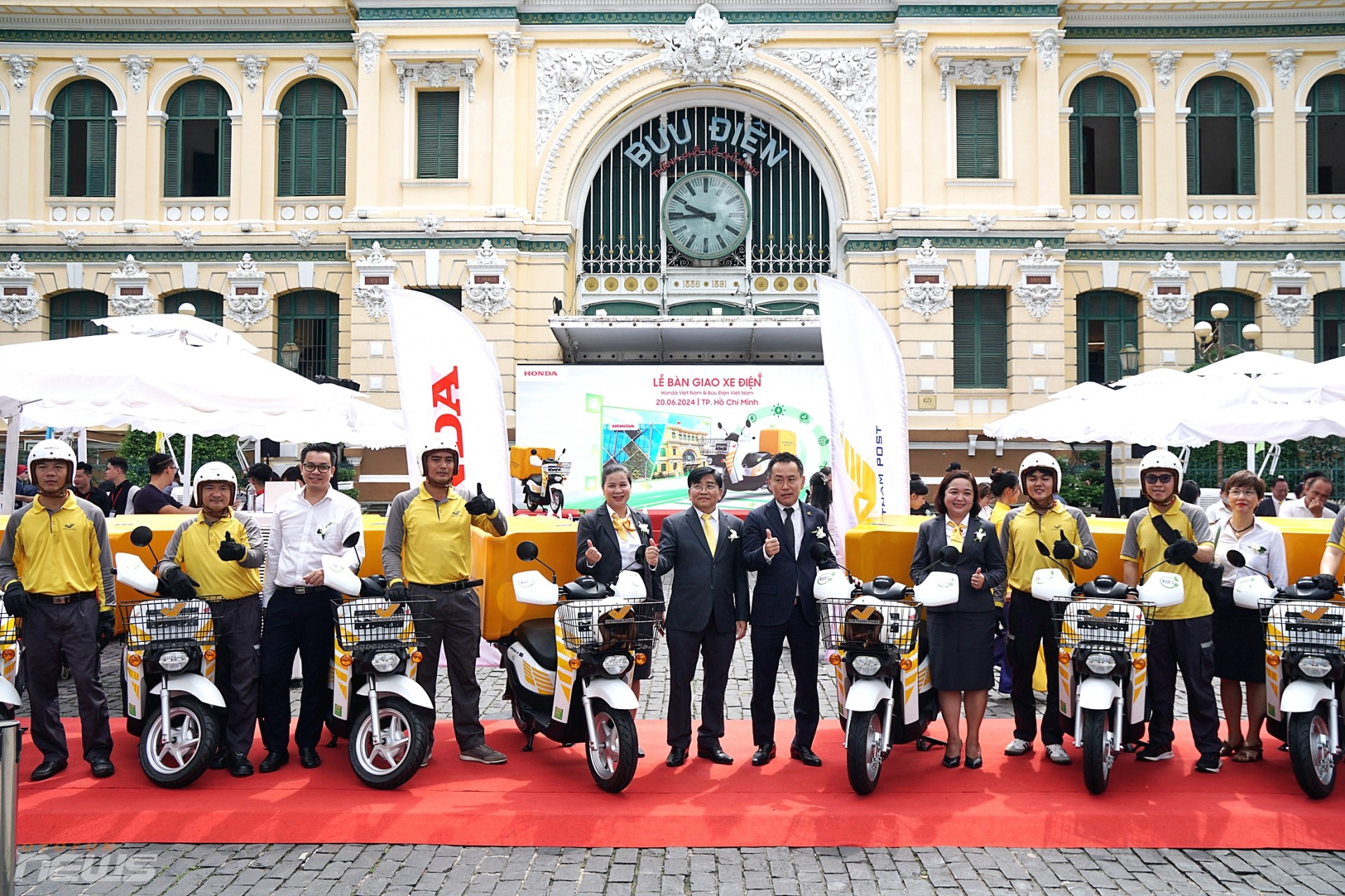 Honda bàn giao thêm 130 xe điện cho Bưu điện Việt Nam