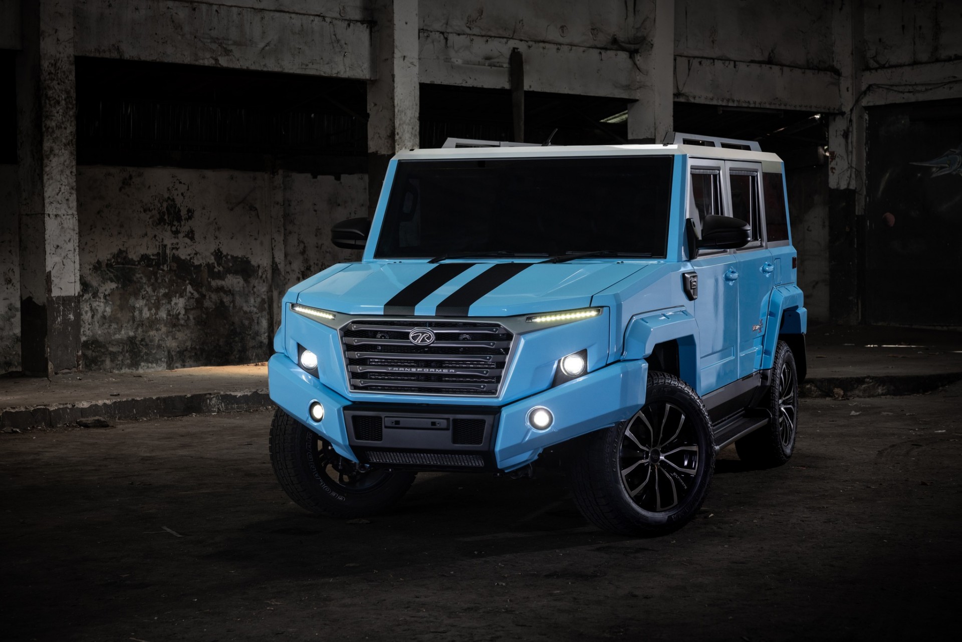 Transformer II, SUV địa hình Thái Lan nhái kiểu dáng Hummer có giá 1 tỷ đồng Transformer II, SUV địa hình Thái Lan nhái kiểu dáng Hummer có giá 1 tỷ đồng