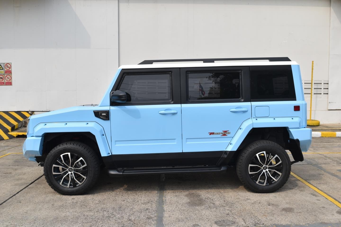 Transformer II, SUV địa hình Thái Lan nhái kiểu dáng Hummer có giá 1 tỷ đồng