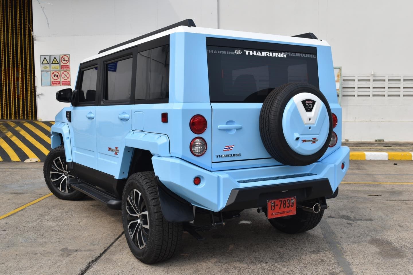 Transformer II, SUV địa hình Thái Lan nhái kiểu dáng Hummer có giá 1 tỷ đồng