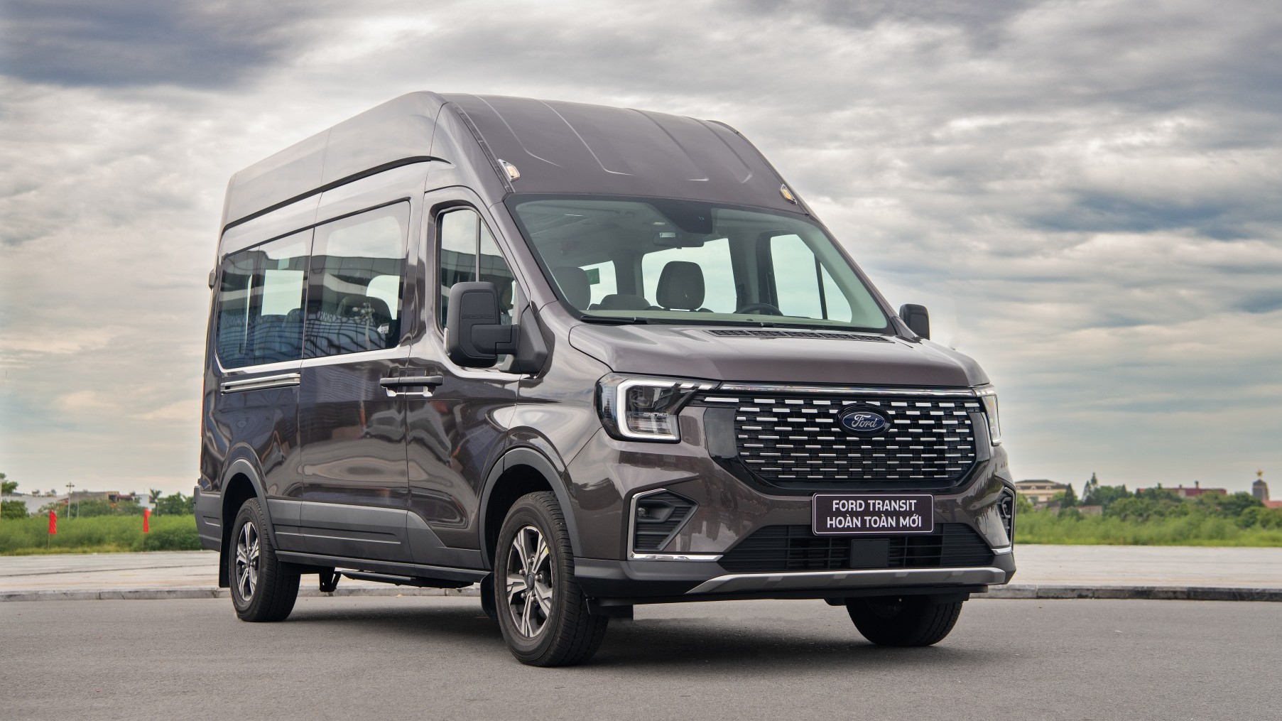 Ford Transit 2024 ra mắt: Thiết kế lột xác, kích thước lớn hơn, công nghệ ngập tràn