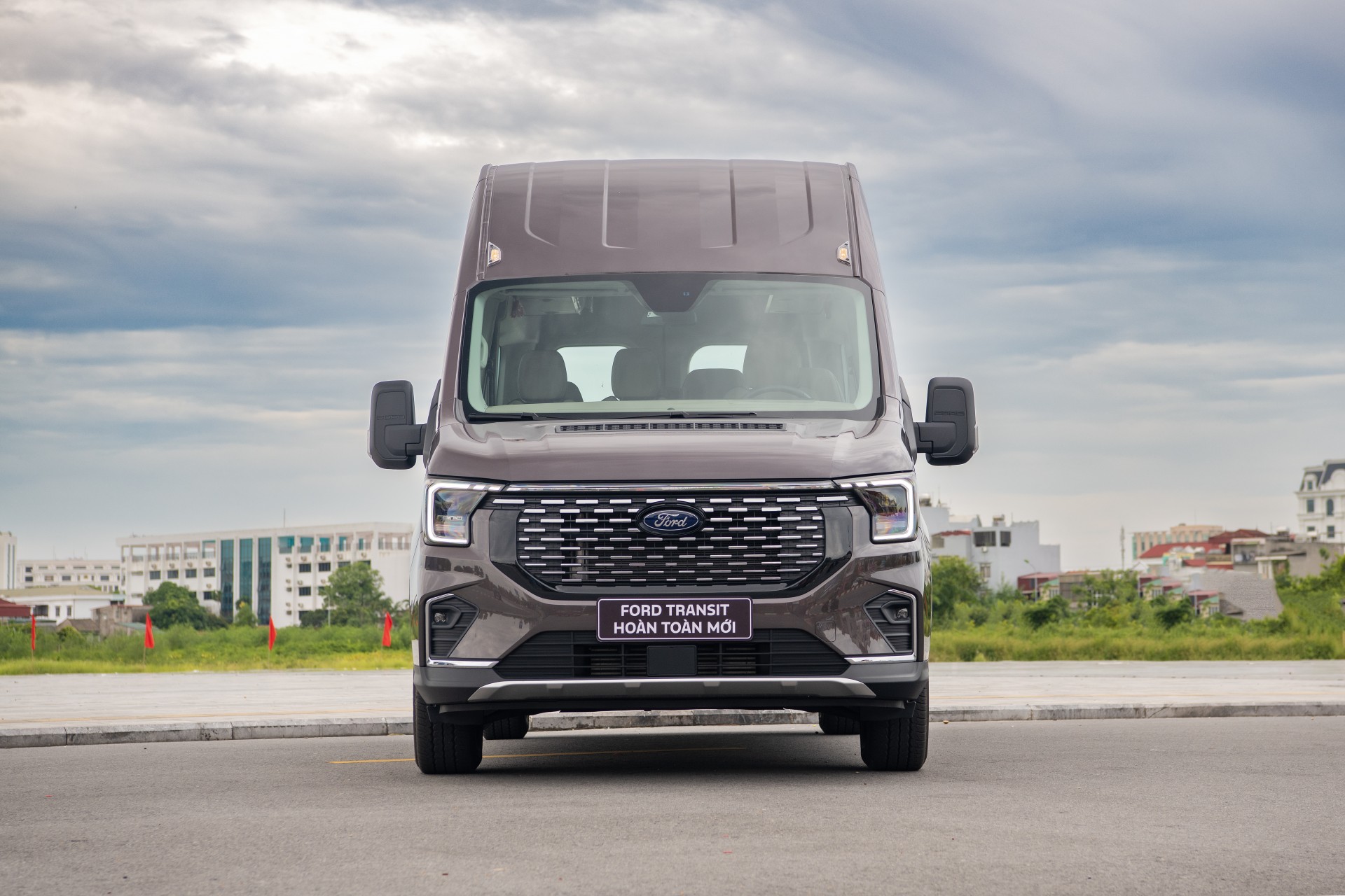 Ford Transit 2024 ra mắt Việt Nam: Giá khởi điểm rẻ nhất phân khúc, thiết kế lột xác, kích thước lớn hơn, công nghệ ngập tràn