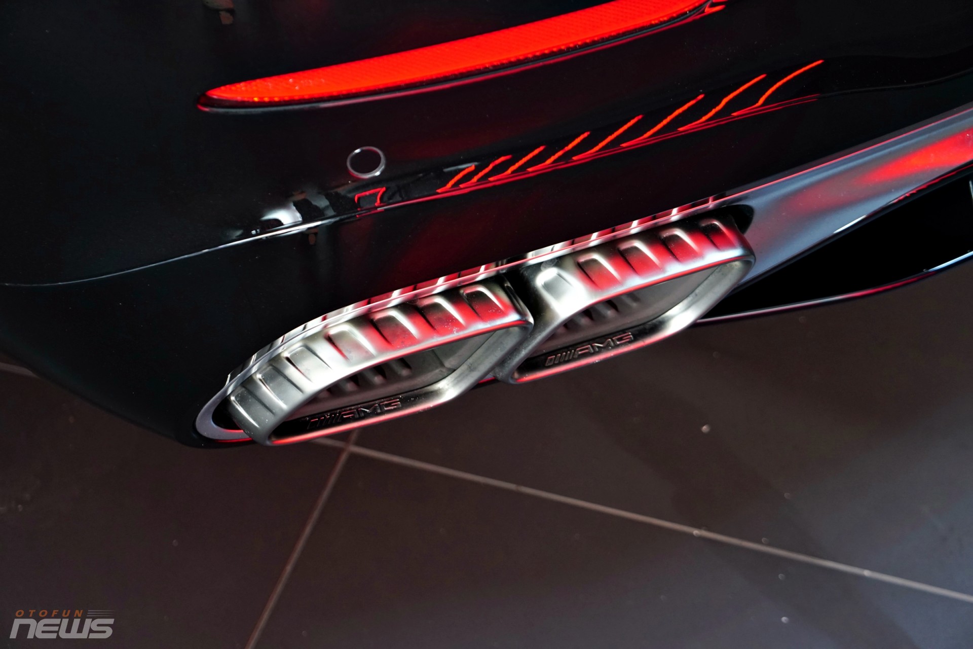 Cận cảnh Mercedes-AMG C63 S E Performance với công suất 671 mã lực Cận cảnh Mercedes-AMG C63 S E Performance với công suất 671 mã lực