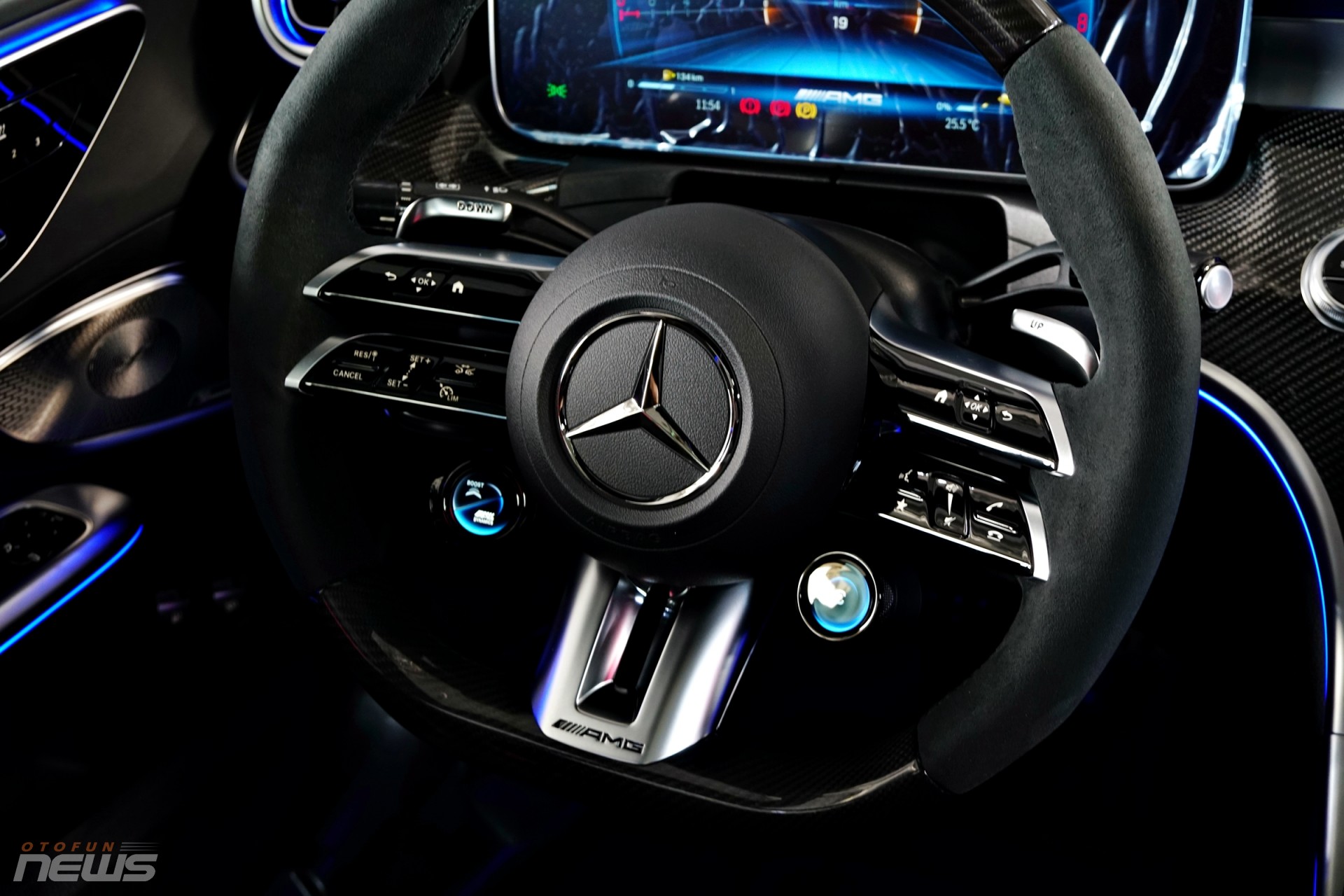 Cận cảnh Mercedes-AMG C63 S E Performance với công suất 671 mã lực Cận cảnh Mercedes-AMG C63 S E Performance với công suất 671 mã lực