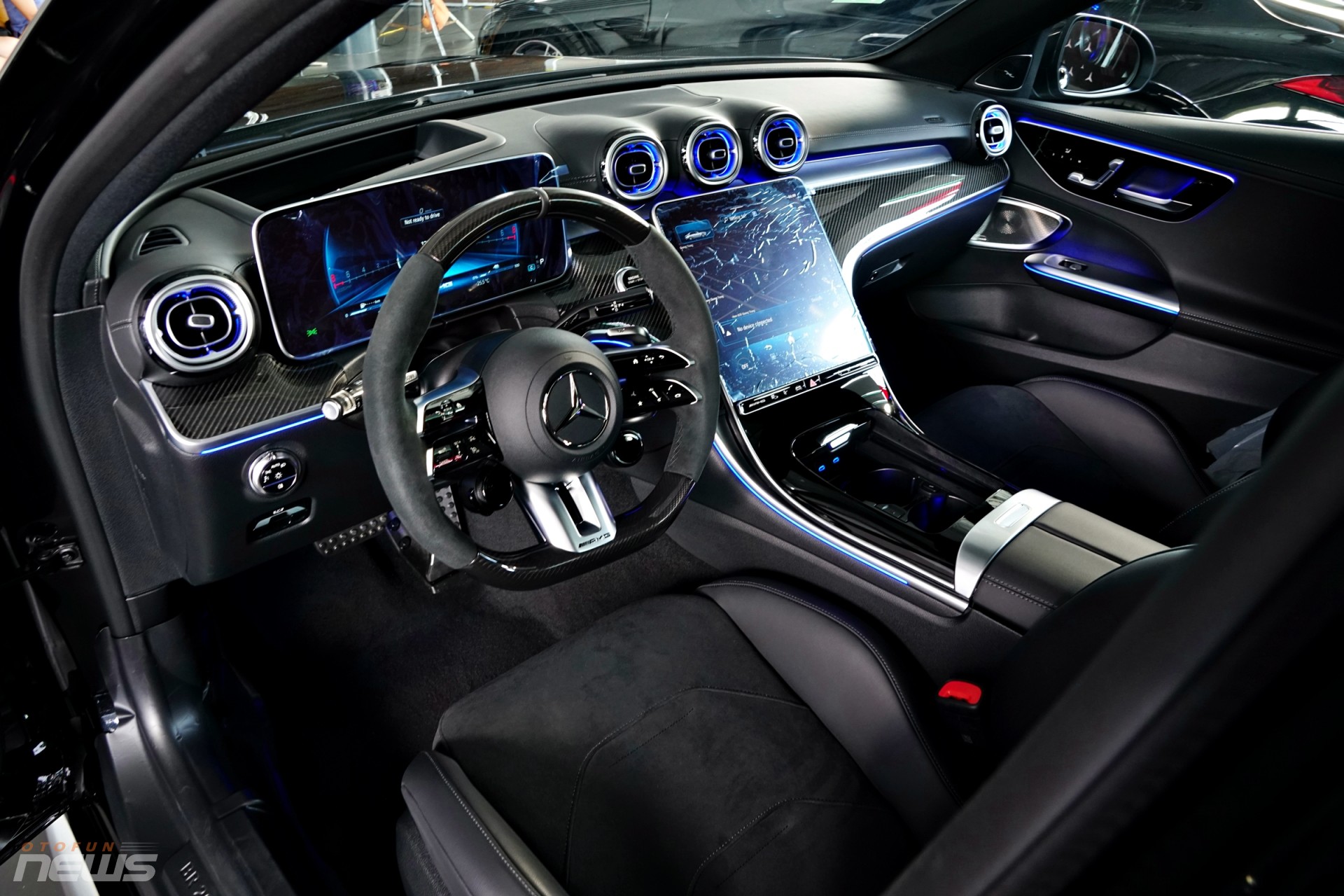 Cận cảnh Mercedes-AMG C63 S E Performance với công suất 671 mã lực Cận cảnh Mercedes-AMG C63 S E Performance với công suất 671 mã lực