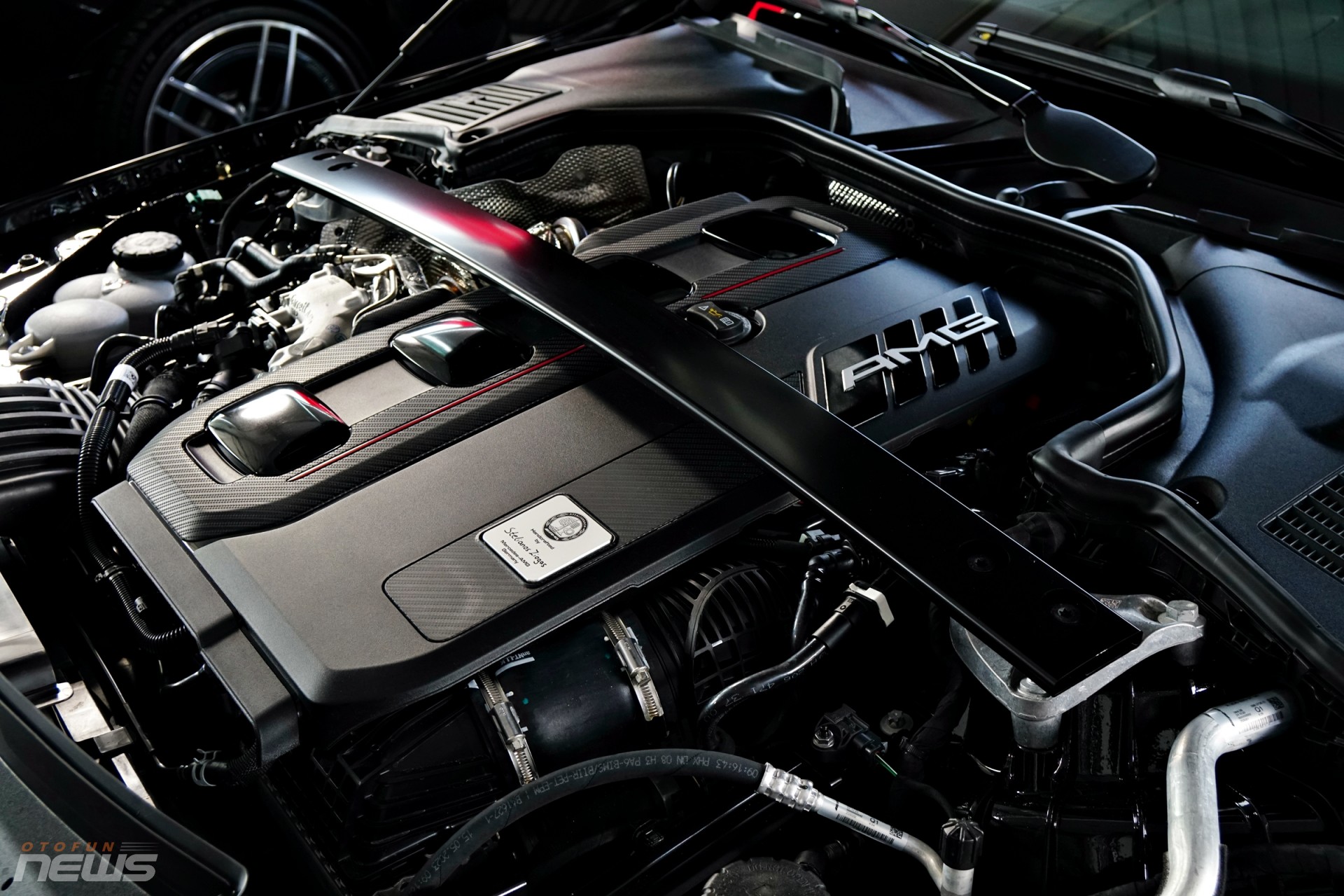 Cận cảnh Mercedes-AMG C63 S E Performance với công suất 671 mã lực Cận cảnh Mercedes-AMG C63 S E Performance với công suất 671 mã lực
