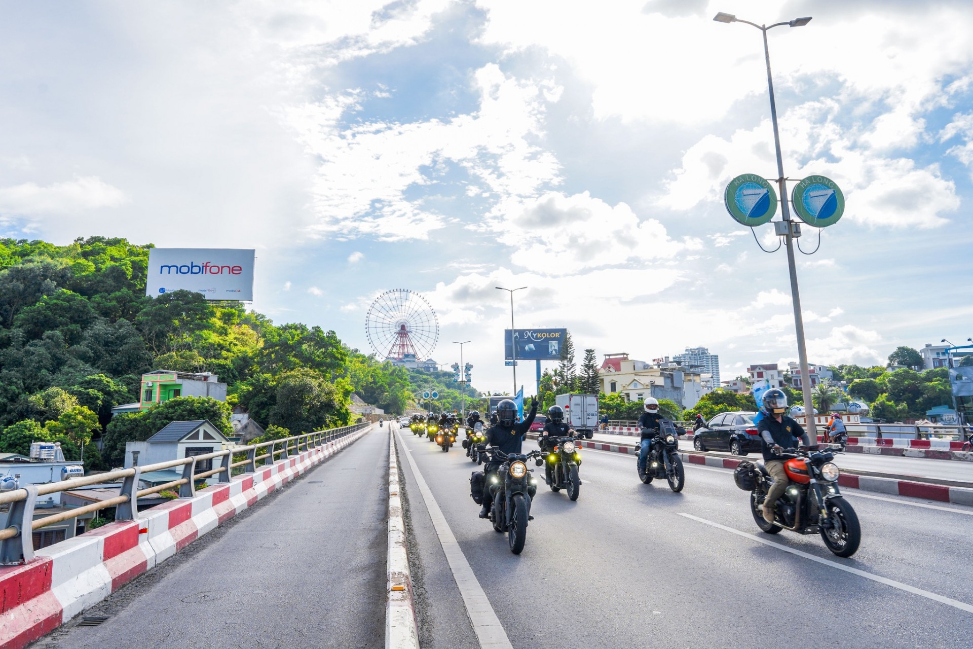 Đã mắt với màn diễu hành mô tô, xe máy tại Lễ hội Xe - Fun Wheels Festival Hạ Long 2024