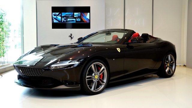 Cận cảnh Ferrari Roma Spider giá từ 20 tỷ đồng