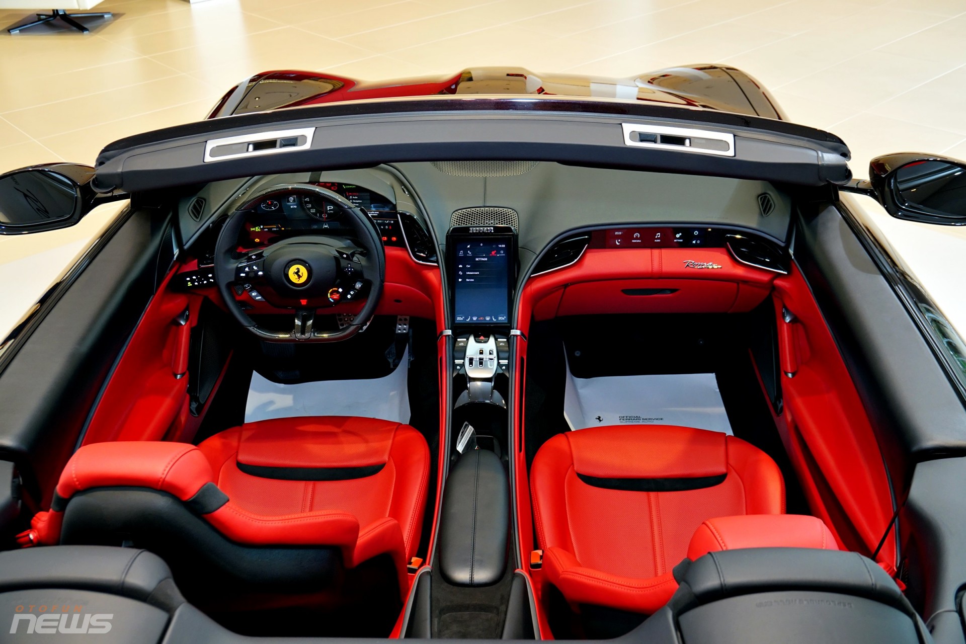 Cận cảnh Ferrari Roma Spider giá từ 20 tỷ đồng