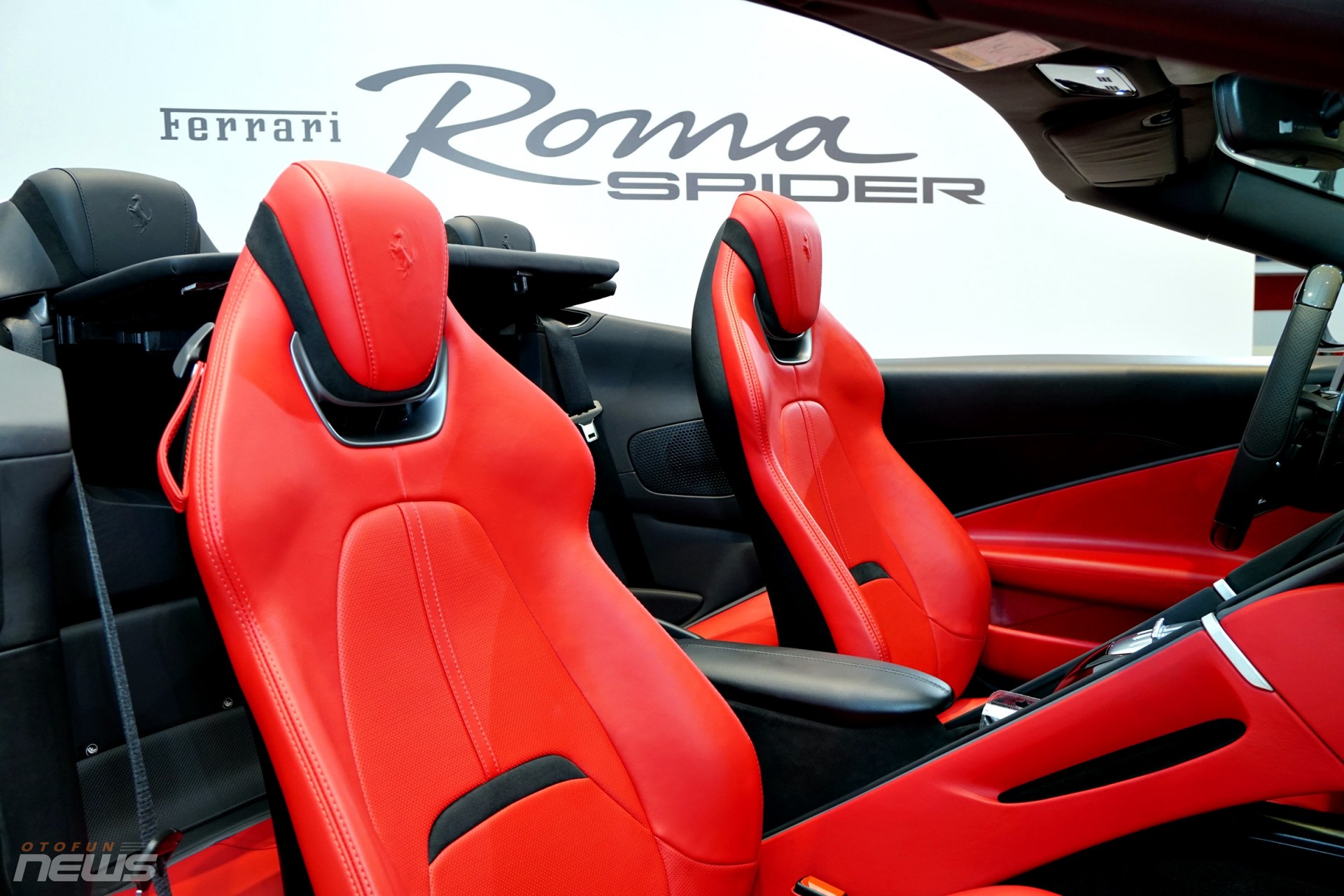 Cận cảnh Ferrari Roma Spider giá hơn 20 tỷ đồng