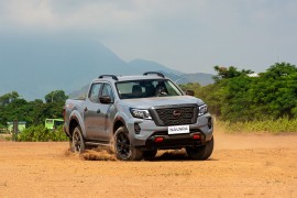Nissan Navara giảm giá cực mạnh, bản cao cấp rẻ hơn Ford Ranger Wildtrak trên 100 triệu