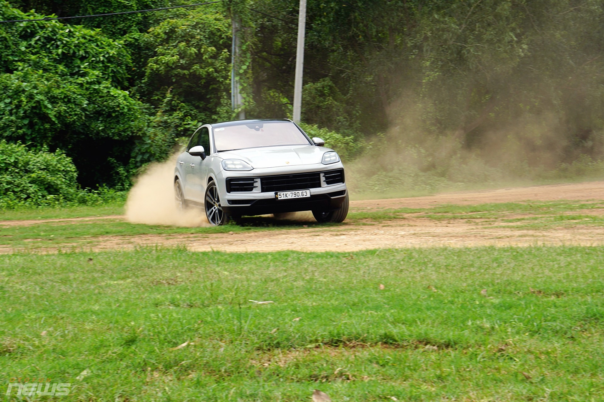 Đánh giá nhanh Porsche Cayenne Coupe 2024