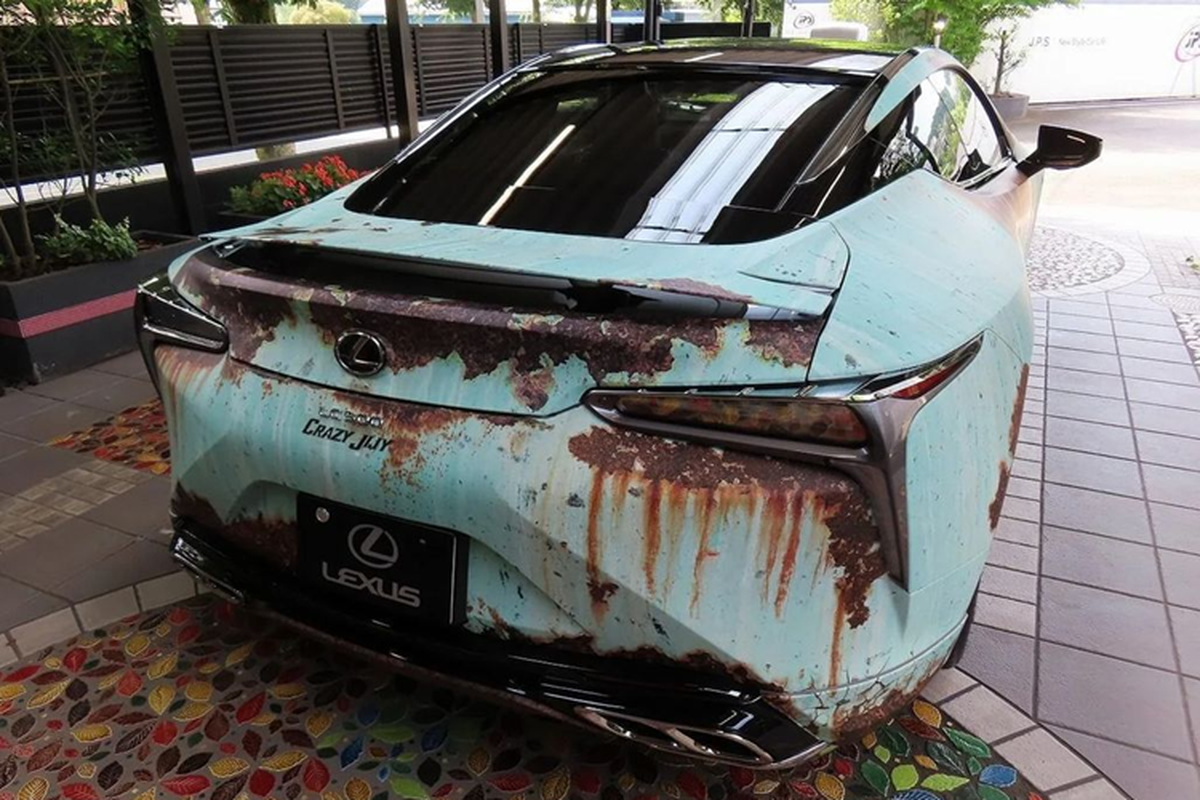 Lexus LC500 dán decal 'đồng nát' trông rỉ sét nhưng thực ra là xe có giá cả chục tỷ đồng