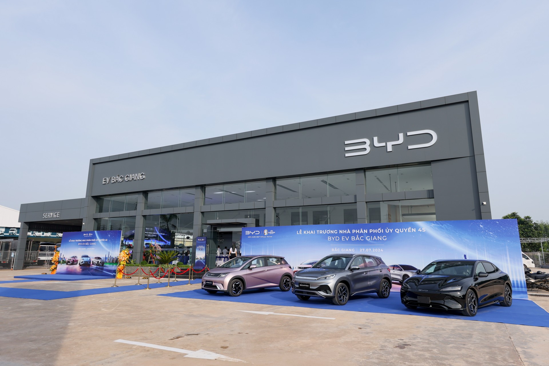 BYD đầu tư phát triển hệ sinh thái xe năng lượng mới cho người Việt