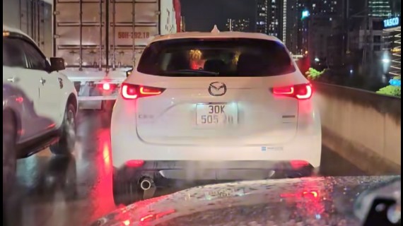 Mazda CX-5 không nhường đường cho xe ưu tiên trên vành đai 3 (Hà Nội) có thể bị phạt ra sao?