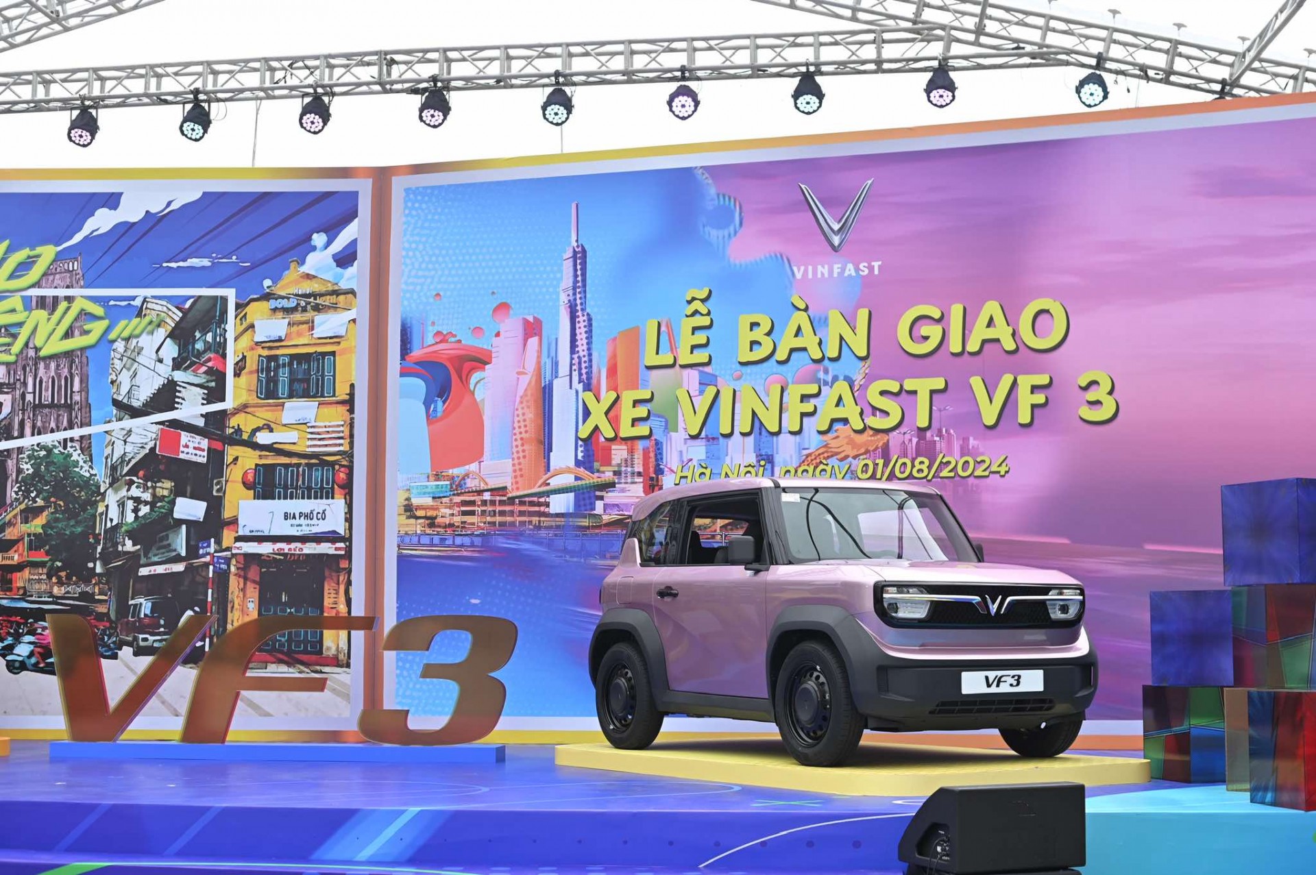 Bàn giao 99 xe điện VinFast VF 3 đầu tiên