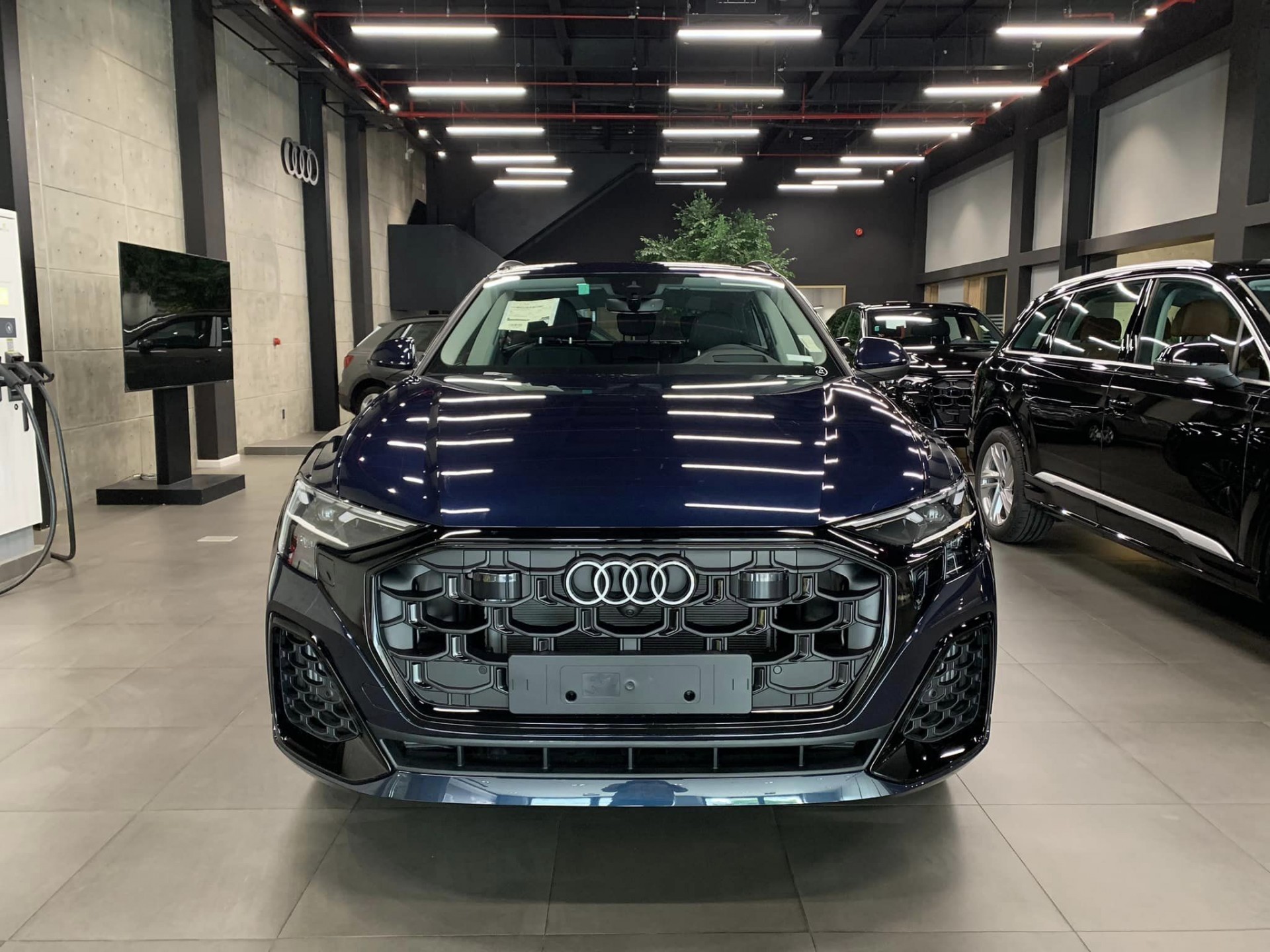 Audi Q7 2024 giá từ 3,4 tỷ đồng đã có mặt tại Việt Nam