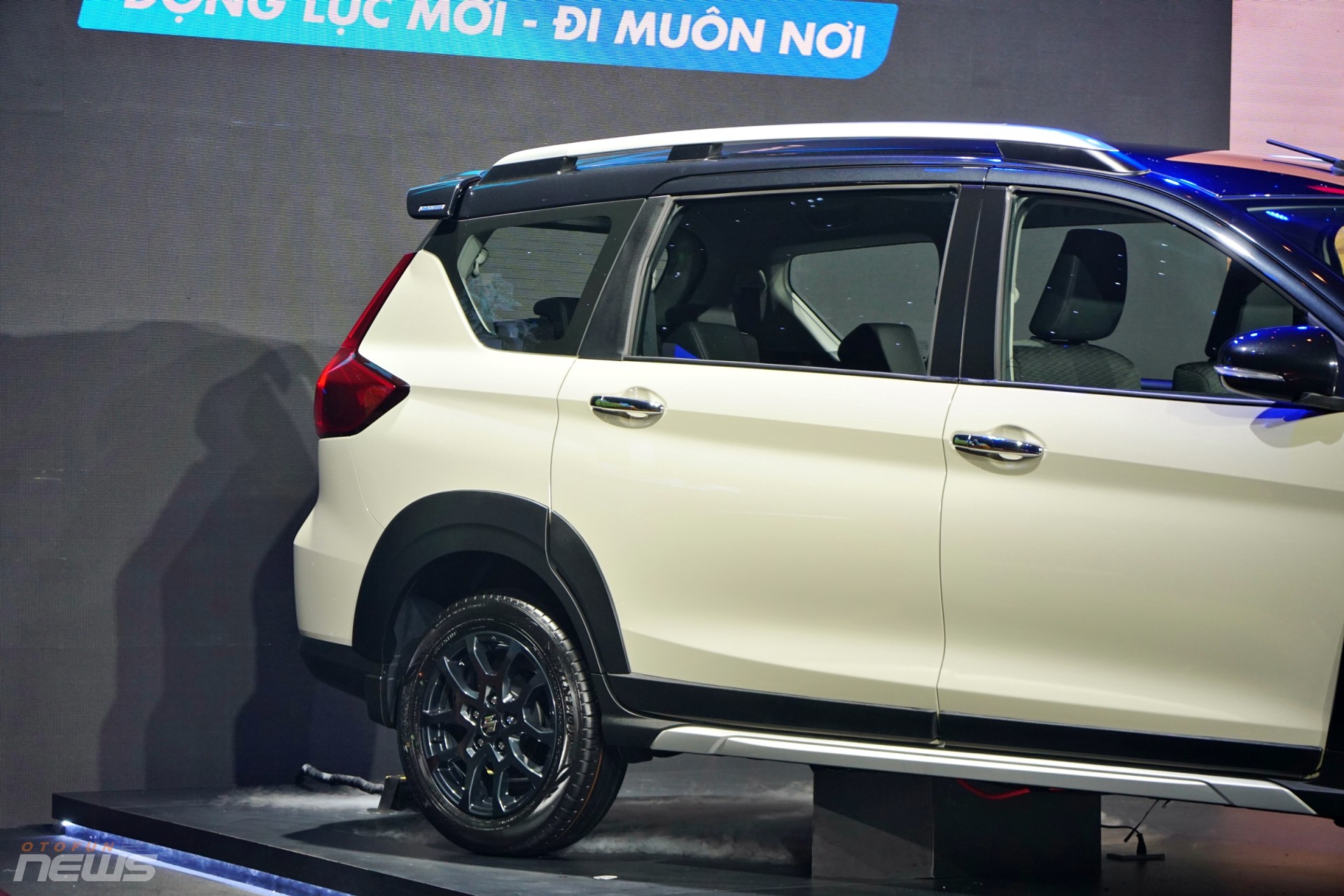 Suzuki XL7 Hybrid ra mắt, giá 599 triệu đồng