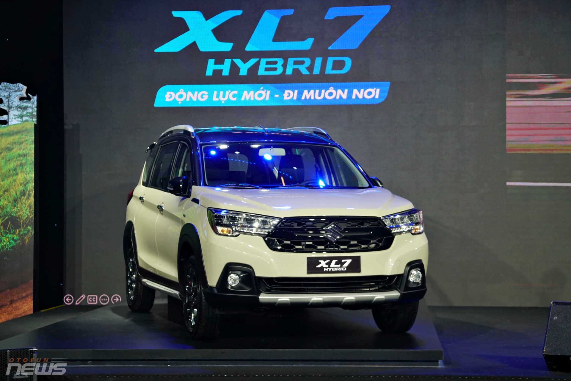 Suzuki XL7 Hybrid ra mắt, giá 599 triệu đồng