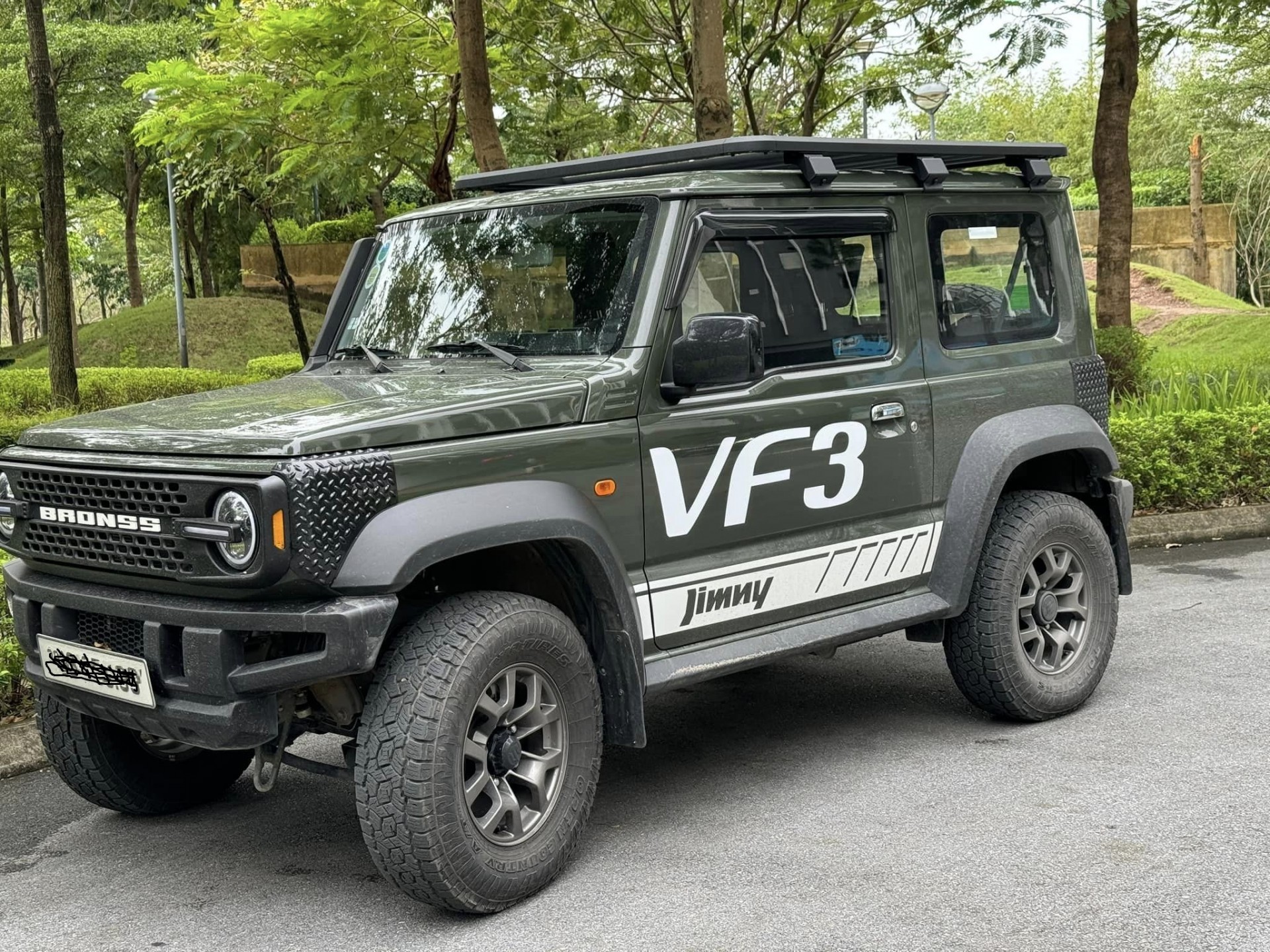 Mua Suzuki Jimny 'kèm lạc' 150 triệu đồng xong độ thành VinFast VF 3 vì yêu xe điện