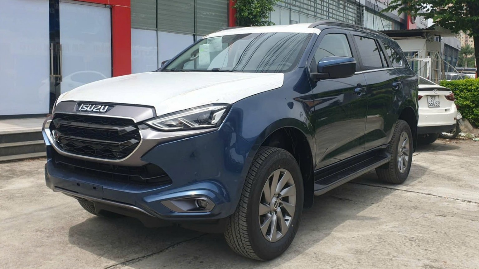 Đại lý giảm giá Isuzu Mu-X giảm tới 215 triệu đồng
