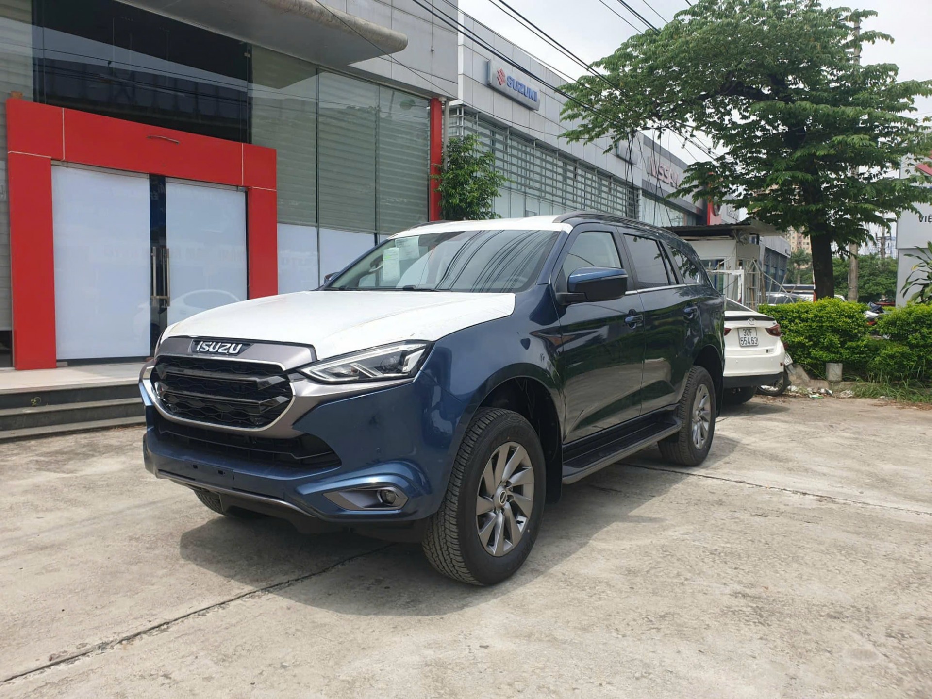 Đại lý giảm giá Isuzu Mu-X giảm tới 215 triệu đồng