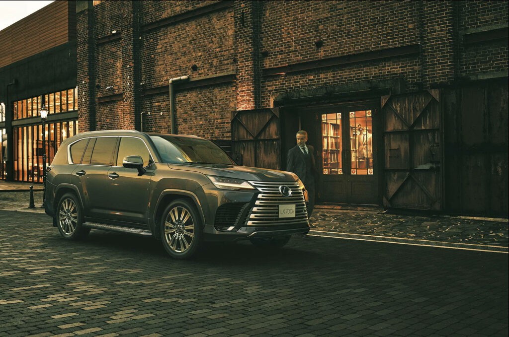 Cận cảnh Lexus LX700h 2025