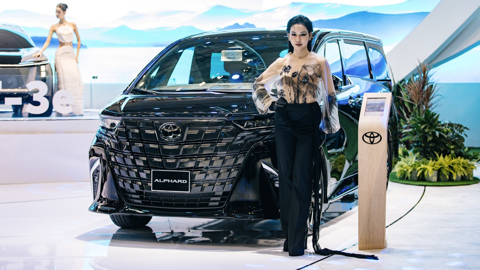 Màn chào sân ấn tượng của Toyota tại Triển lãm Ô tô Việt Nam 2024