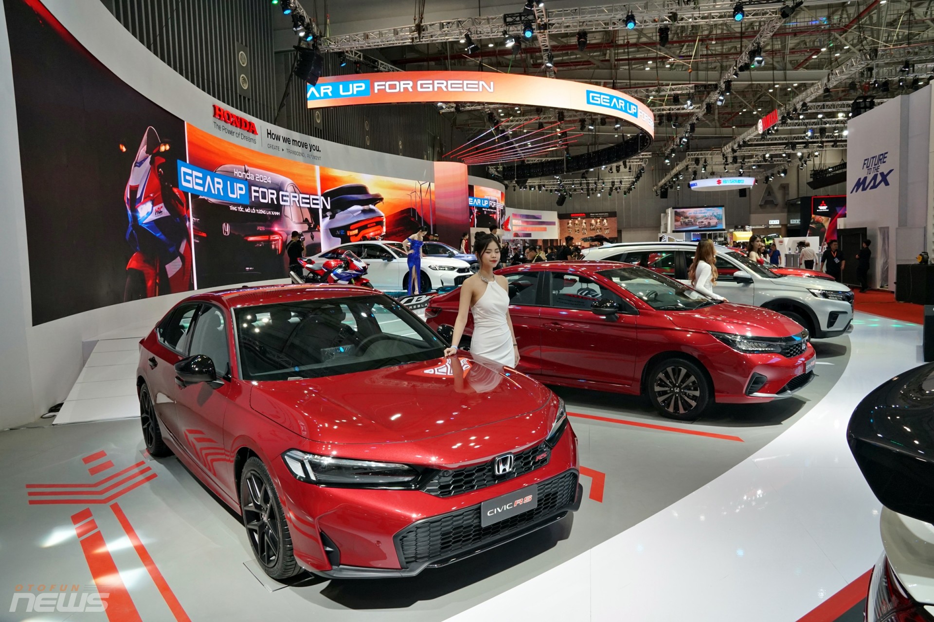 Honda Civic 2025 ra mắt, khác biệt ở phiên bản e:HEV RS giá tới 999 triệu đồng