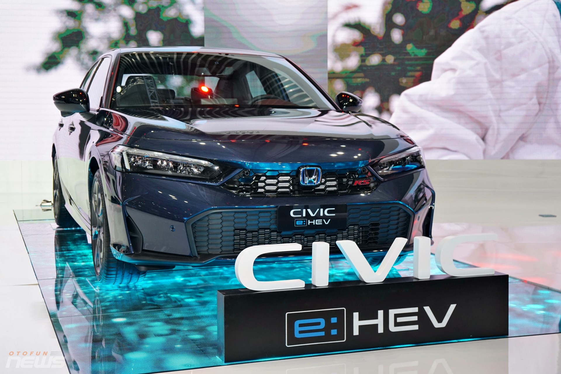 Honda Civic 2025 ra mắt, khác biệt ở phiên bản e:HEV RS giá tới 999 triệu đồng