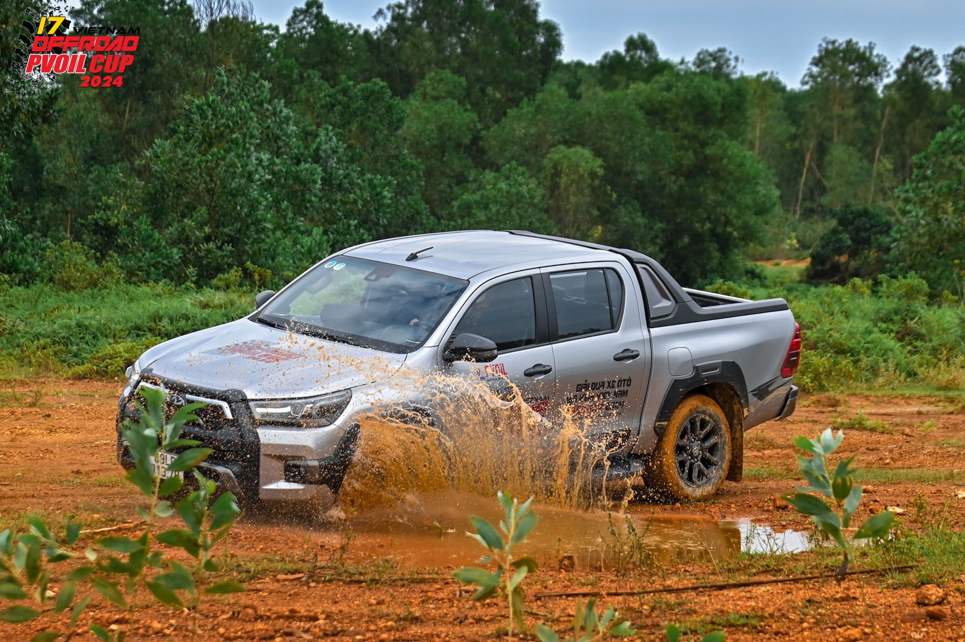 Chinh phục cung offroad khó quên với Toyota Hilux tại PVOIL VOC 2024