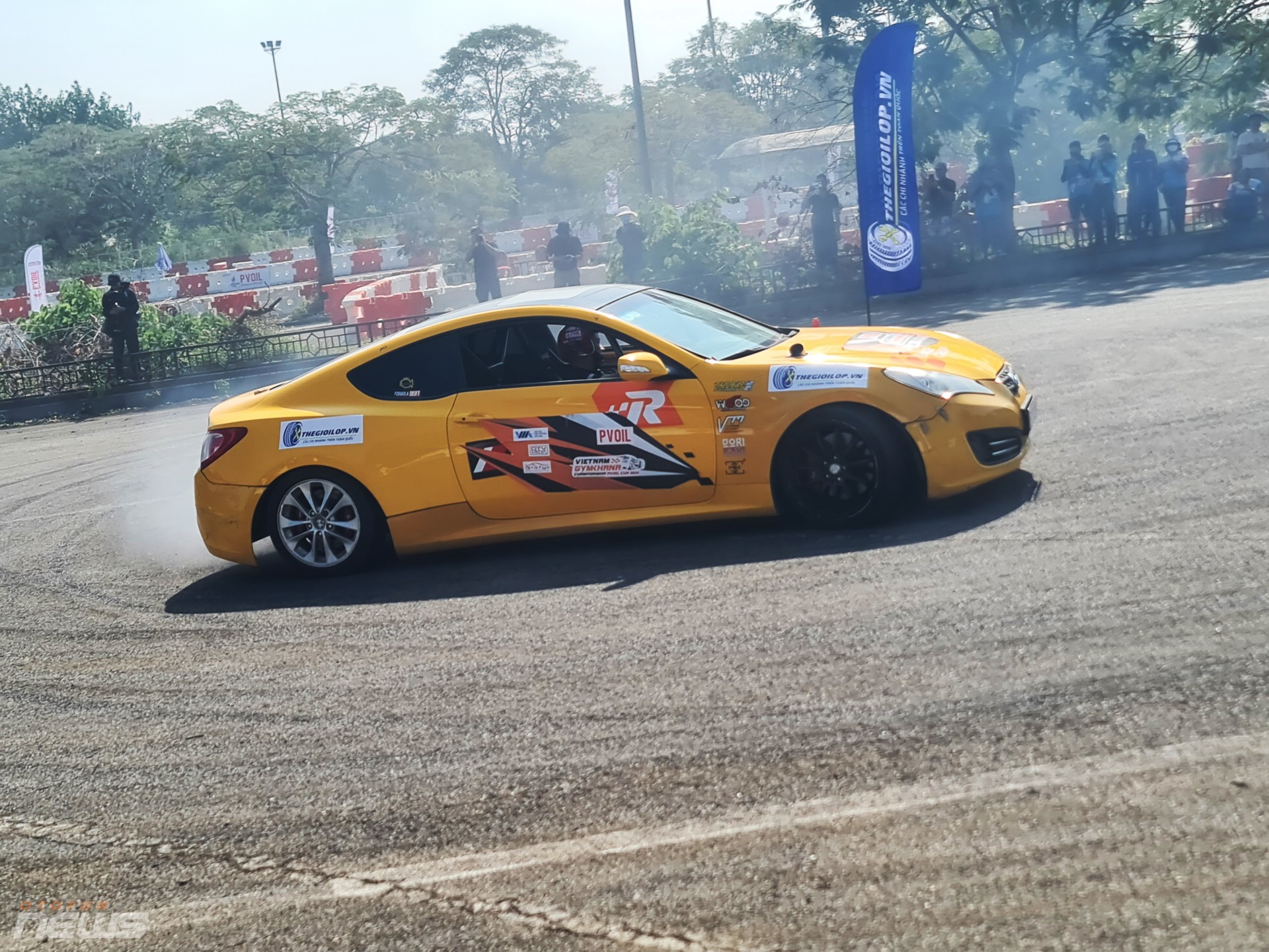 Đã mắt với màn 'đốt lốp' đỉnh cao từ Hanoi Drift Club