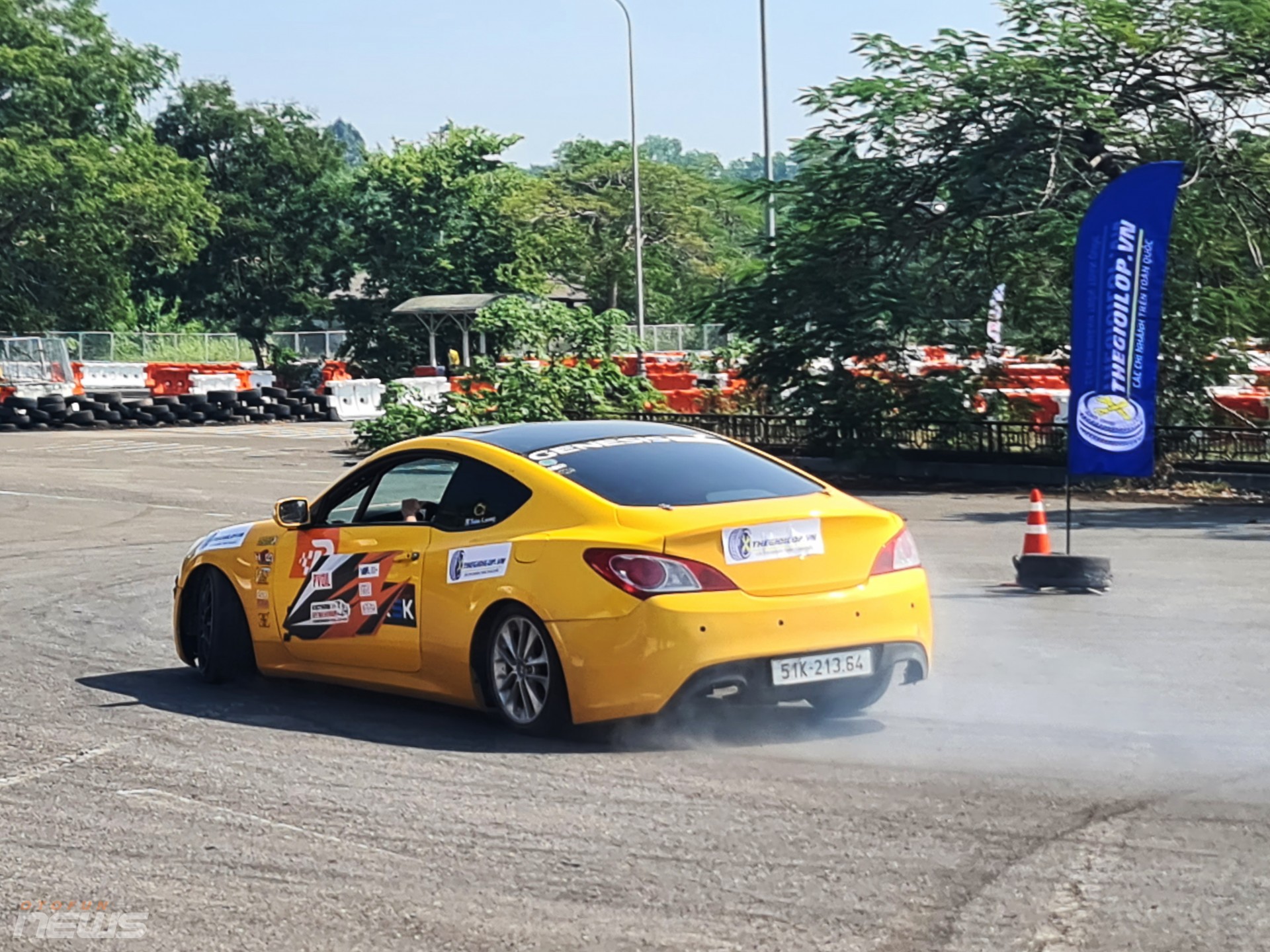 Đã mắt với màn 'đốt lốp' đỉnh cao từ Hanoi Drift Club