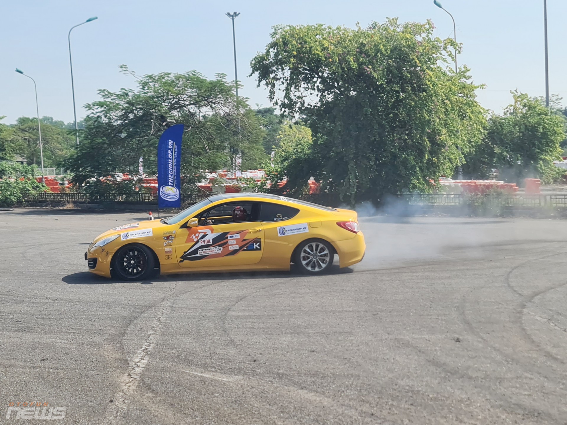 Đã mắt với màn 'đốt lốp' đỉnh cao từ Hanoi Drift Club